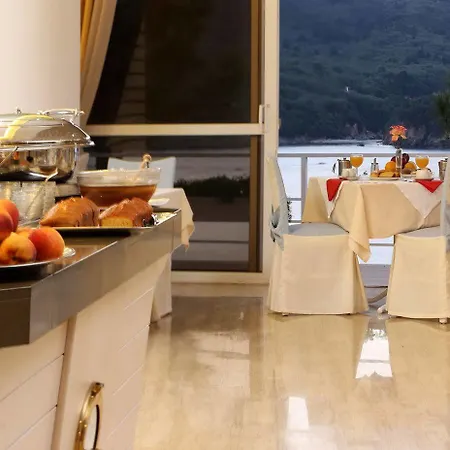 أكروتيري بيتش 5*