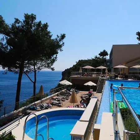 Akrotiri - Adult Friendly Paleokastrítsa