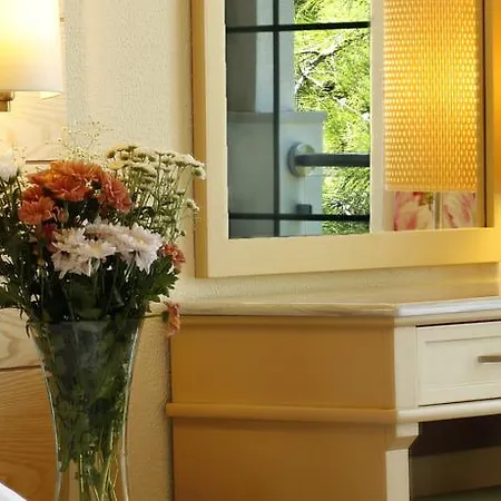 מלון Akrotiri - Adult Friendly 5*